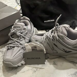 Women Balenciaga Track Runners
Size 8